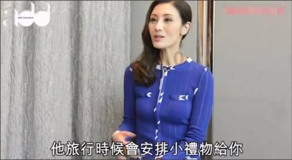 秋冬的最佳打开方式=羽绒服配牛仔裤，时髦百搭不挑人，保暖舒适